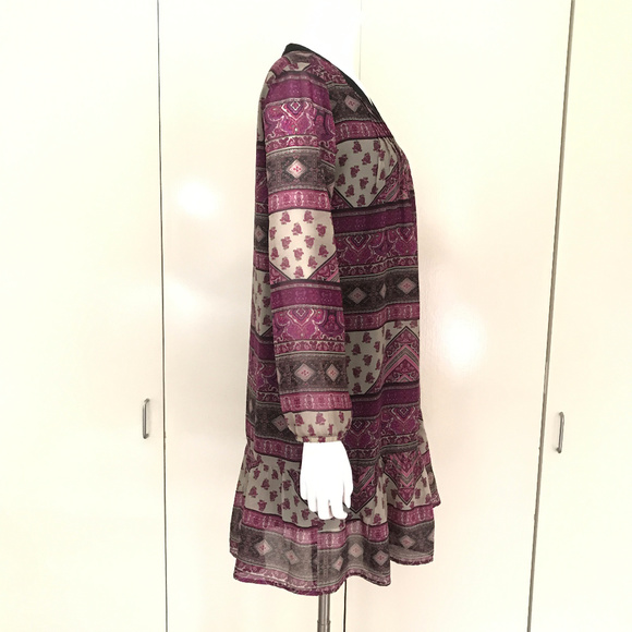 NWOT Tassel tie long sleeves dress - Picture 4 of 7